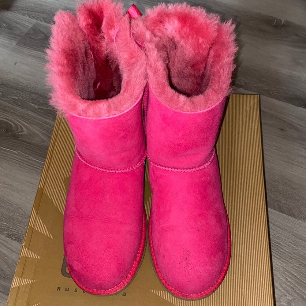 Used Ugg Bailey bow Pink size 6